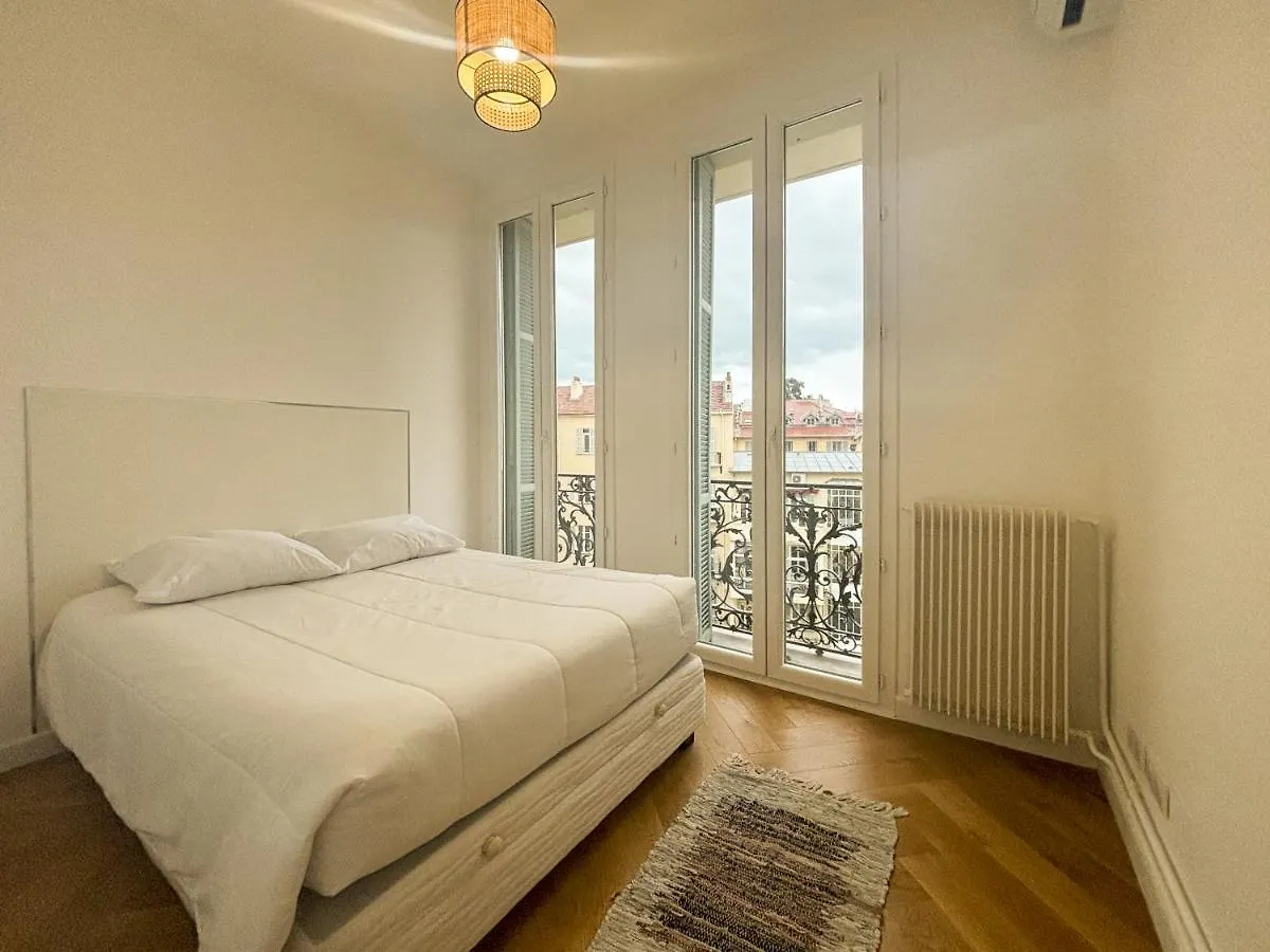 Alberti - Wifi, Ac, 2 Pers Nice 0*,  France